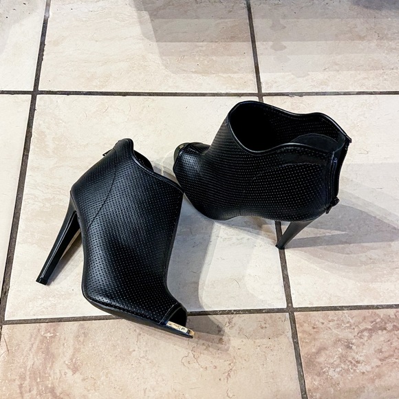 Gold Accented Heels - Picture 2 of 4